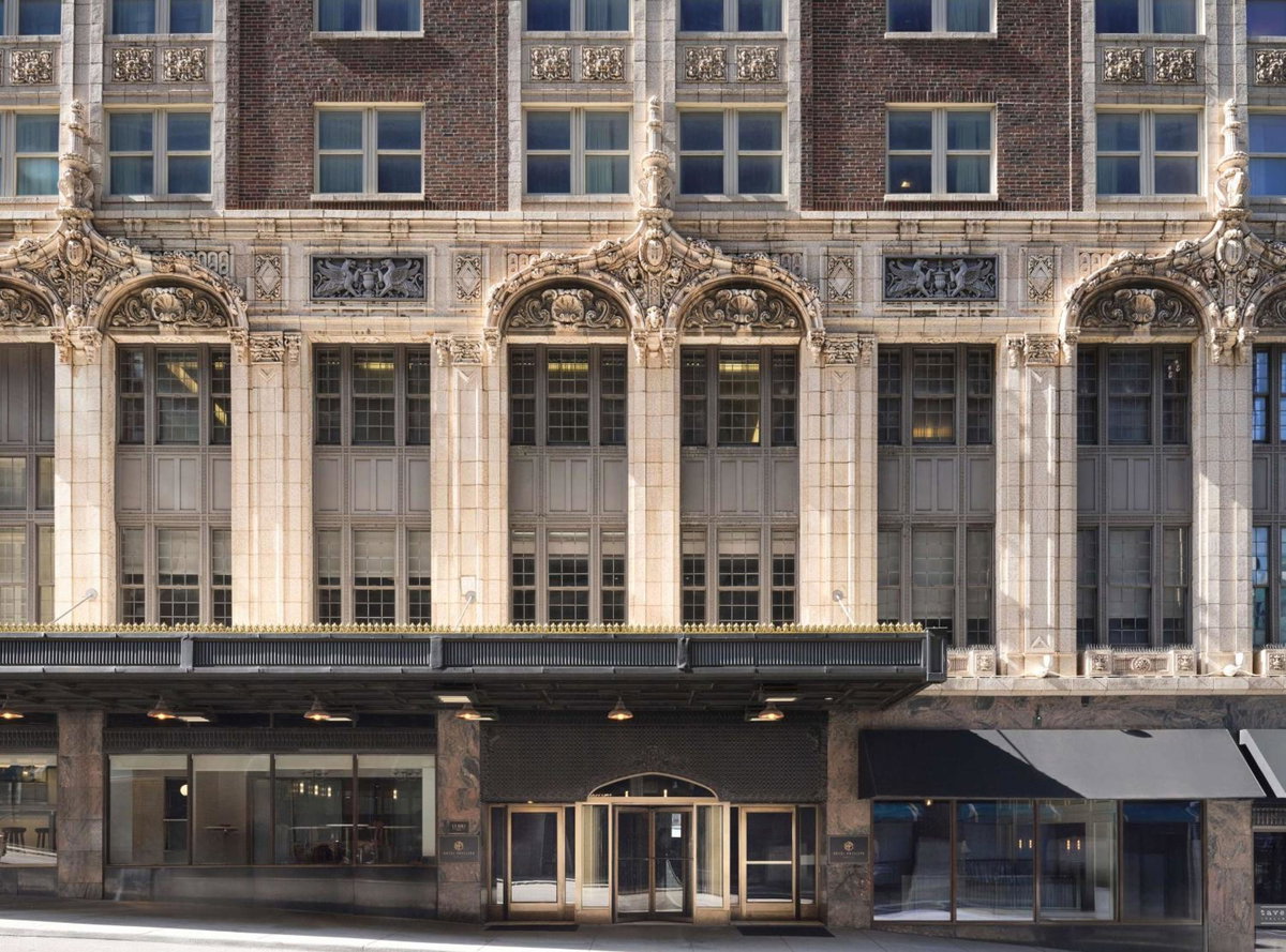 Hôtel · Hotel Phillips Kansas City, Curio Collection By Hilton, Kansas City