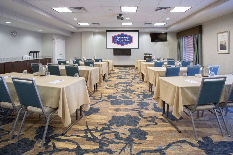 Hampton Inn & Suites Denver Airport / Gateway Park, Denver, United States