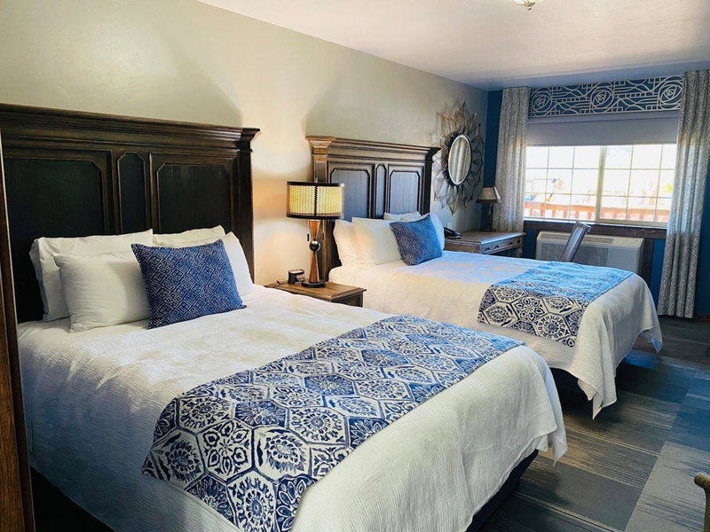 Desert Rose Resort & Cabins, Bluff, United States