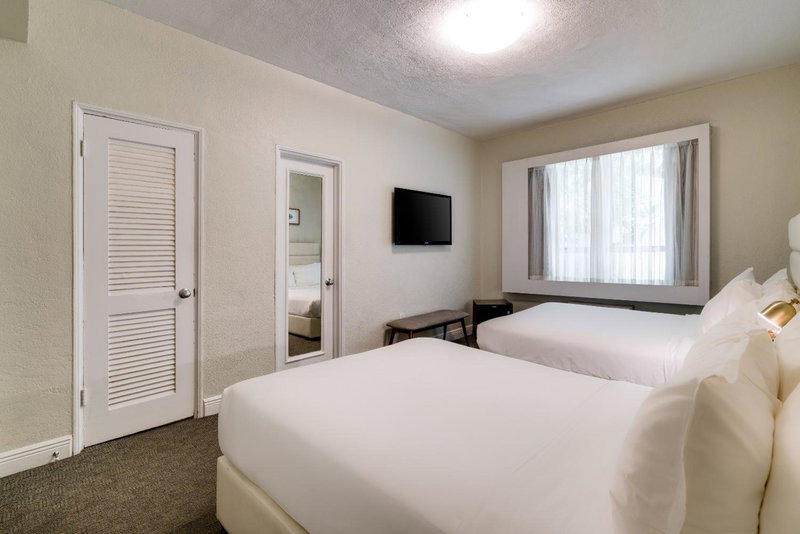 Crest Hotel Suites, Miami Beach, United States