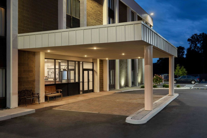 Super 8 by Wyndham Liverpool/Syracuse North Airport, Liverpool, United States
