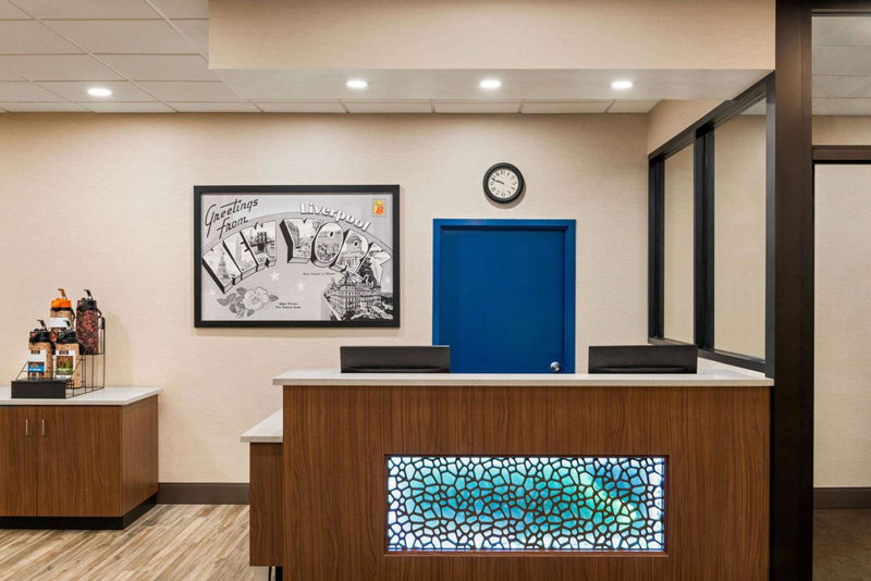 Super 8 by Wyndham Liverpool/Syracuse North Airport, Liverpool, United States