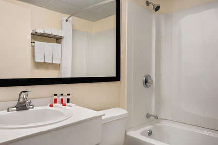 Super 8 by Wyndham Liverpool/Syracuse North Airport, Liverpool, United States
