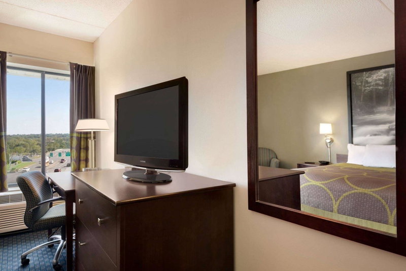 Super 8 by Wyndham Liverpool/Syracuse North Airport, Liverpool, United States
