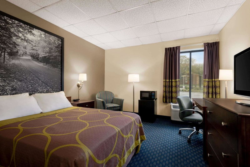 Super 8 by Wyndham Liverpool/Syracuse North Airport, Liverpool, United States