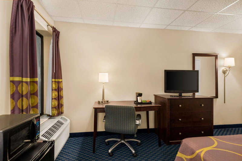 Super 8 by Wyndham Liverpool/Syracuse North Airport, Liverpool, United States