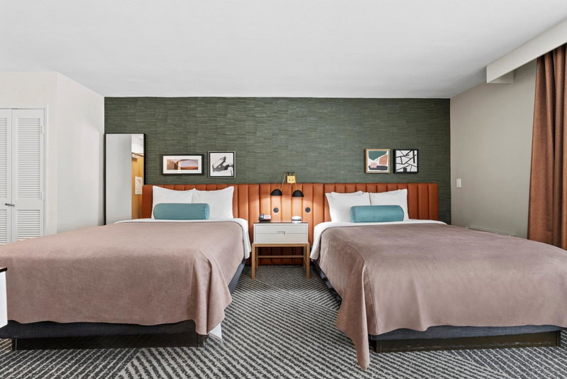 Royal Palace Westwood Hotel, Los Angeles, Соединённые Штаты