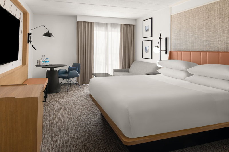 Sheraton Milwaukee Brookfield Hotel, Brookfield, United States