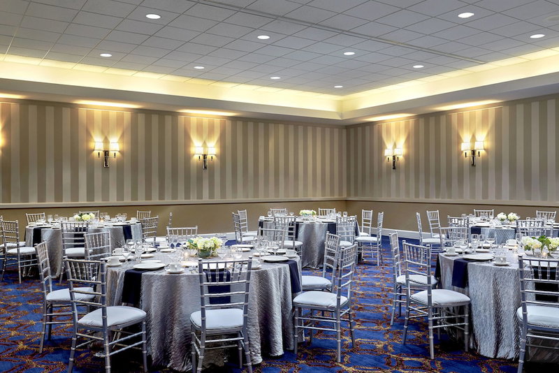 Sheraton Milwaukee Brookfield Hotel, Brookfield, United States