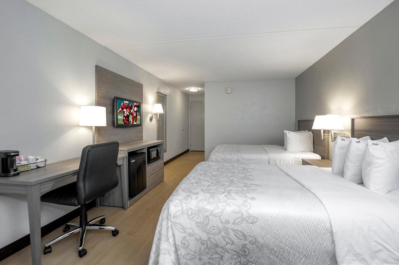 Red Roof Inn PLUS Boston - Mansfield - Foxboro, Mansfield, United States