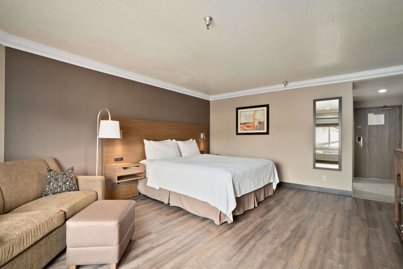 Best Western Plus Newport Mesa Inn, Costa Mesa, United States