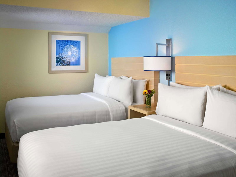 Sonesta Simply Suites Cleveland Airport, Middleburg Heights, United States