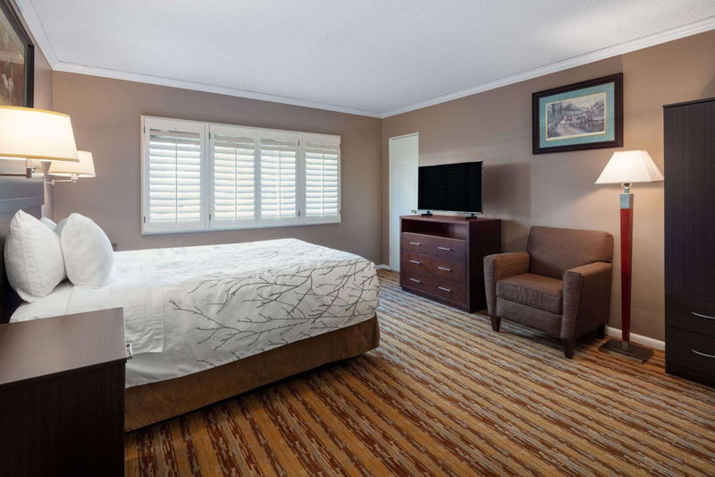 Travelodge by Wyndham Seattle By The Space Needle, Seattle, United States