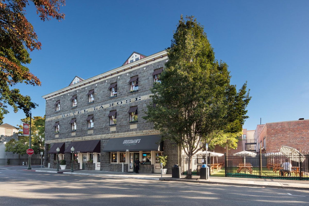 Отель · Hotel La Rose, Santa Rosa