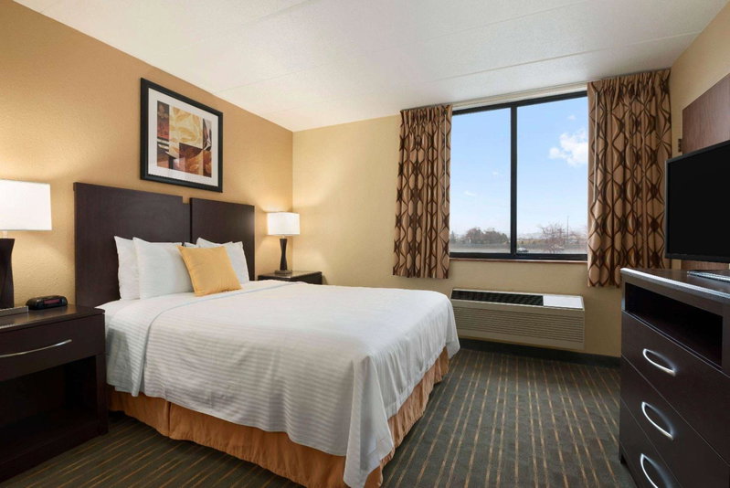 Days Hotel by Wyndham University Ave SE, Minneapolis, United States