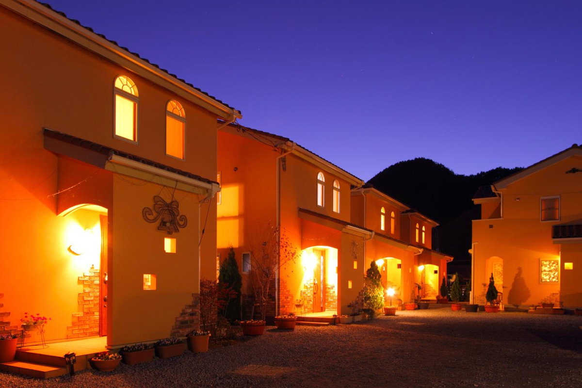Villa Ensoleille, Japan