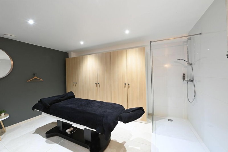 Manoir de l'évêché et Spa, Lisieux, France