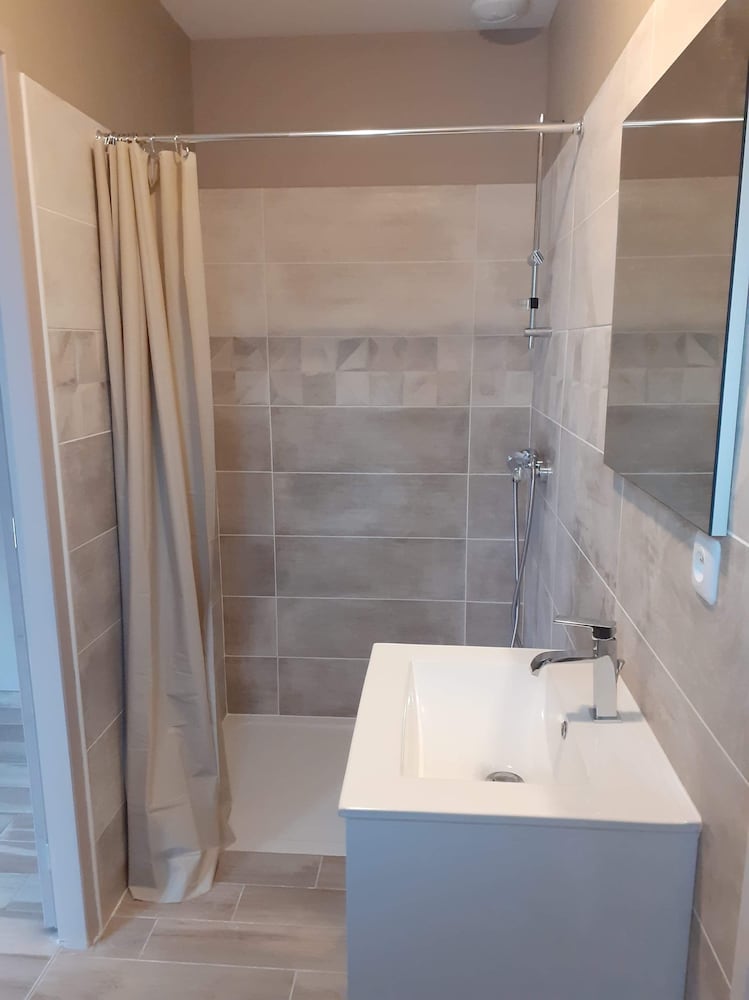Hotel · La Petite Salamandre, Chitenay