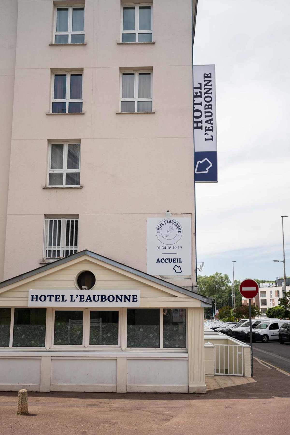 Hotel · HOTEL l'EAUBONNE, Eaubonne
