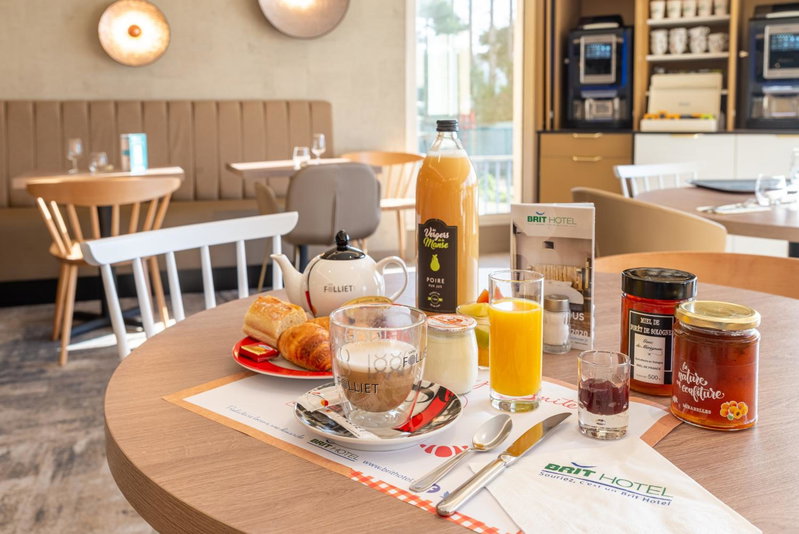 Brit Hotel Orléans St Jean de Braye - L'Antarès, Saint-Jean-de-Braye, France