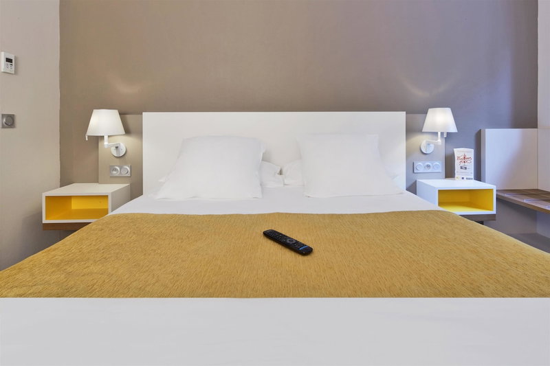 Kyriad Prestige Pau - Zenith - Palais Des Sports, Pau, France