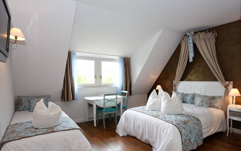 Hôtel Verger des Châteaux, Route des vins Haut-Koenigsbourg, Selestat, France