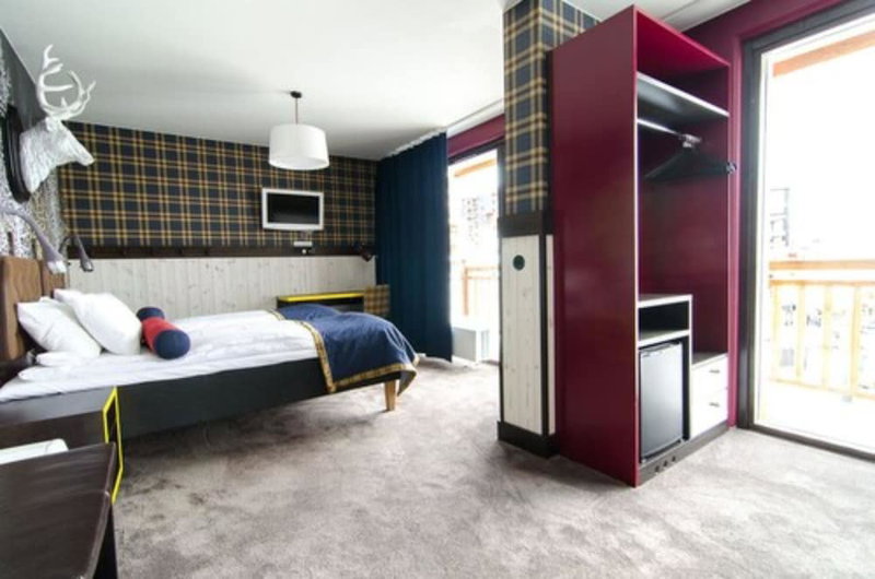 Langley Hotel Tango, Les Belleville, France