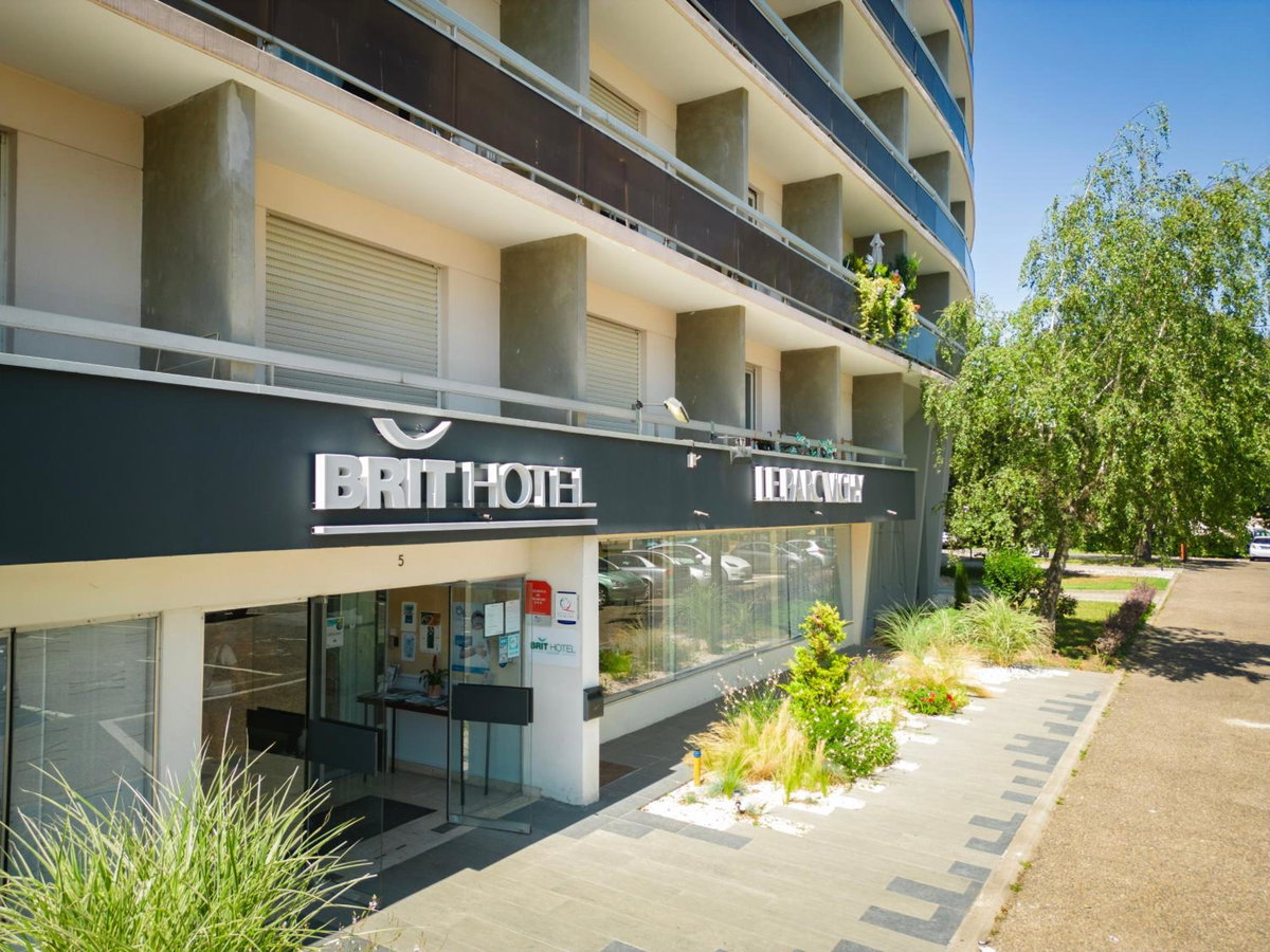 Brit Hotel Le Parc Vichy, France
