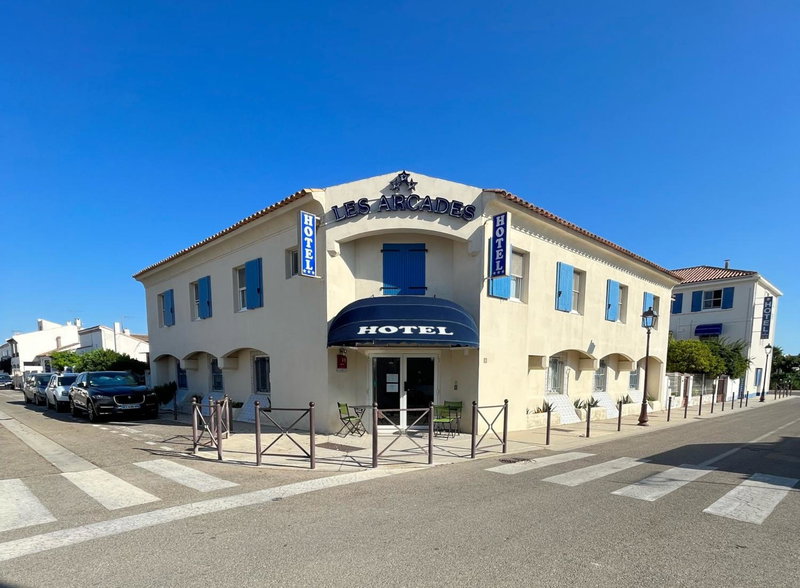 Hôtel Les Arcades, Saintes-Maries-de-la-Mer, France
