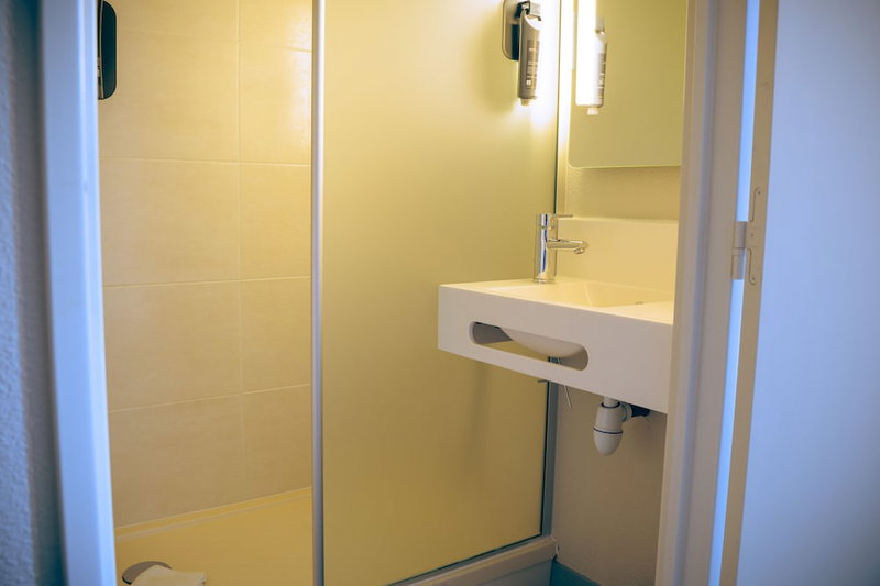 B&B HOTEL Metz Est Technopole Pôle Santé, Peltre, France
