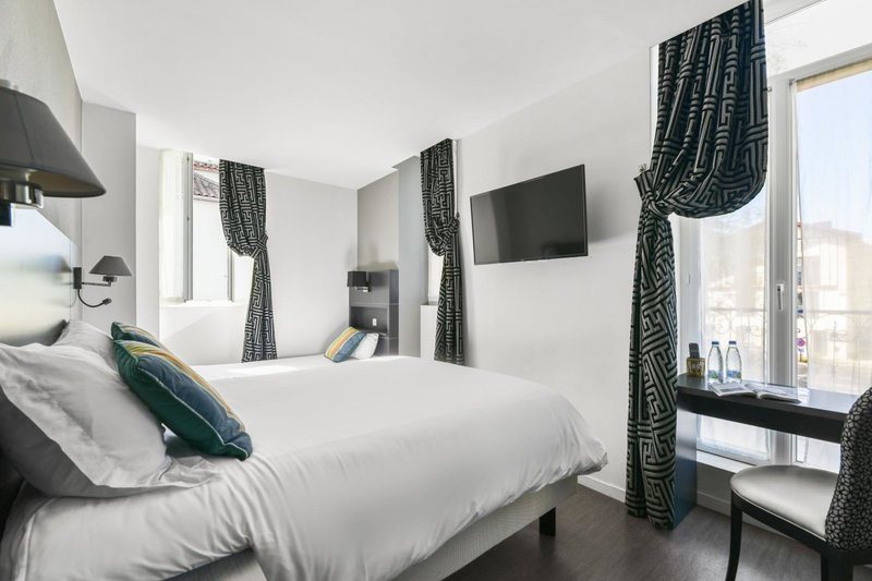 Logis Hôtel & Restaurant La Villa Bleue, Cambo-les-Bains, France