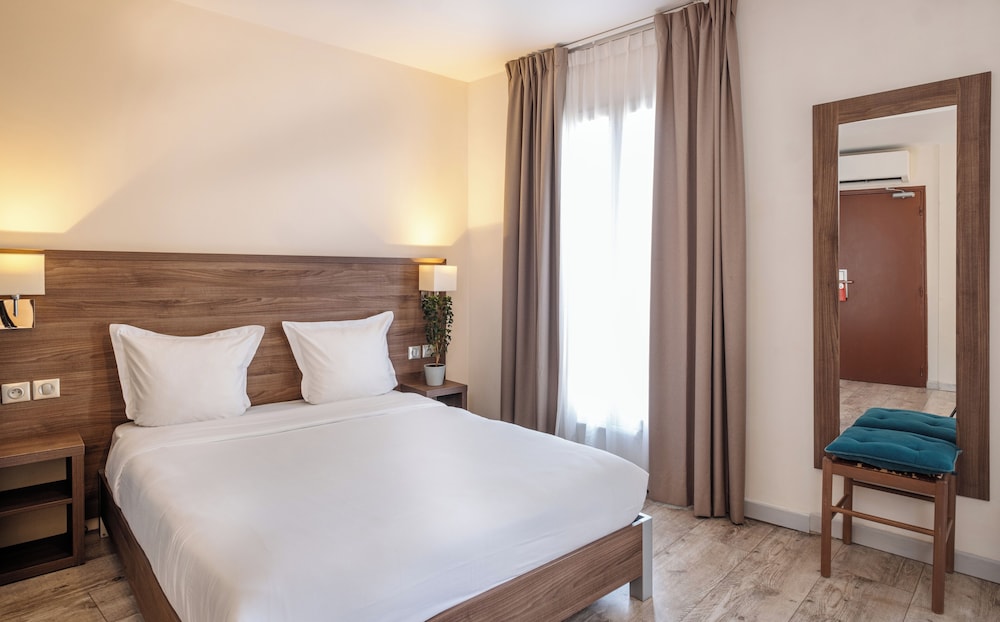 Hotel La Perle Montparnasse, France