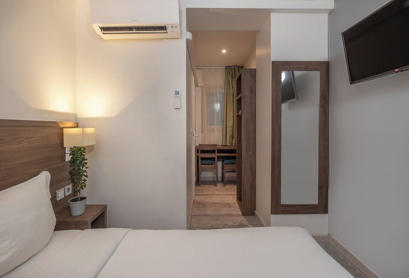 Hotel La Perle Montparnasse, Paris, France