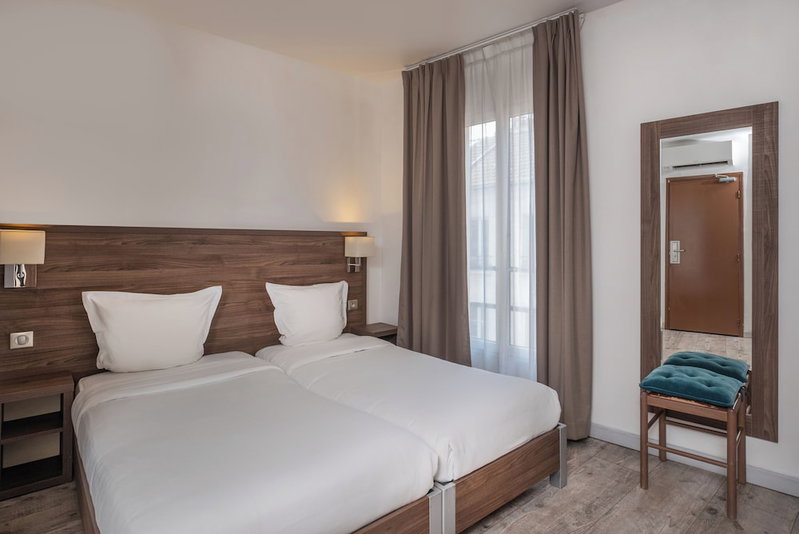 Hotel La Perle Montparnasse, Paris, France
