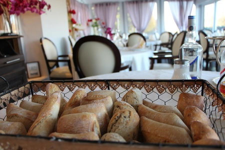 Hotel Restaurant L'Esturgeon, Poissy, France