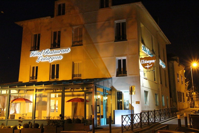 Hotel Restaurant L'Esturgeon, Poissy, France