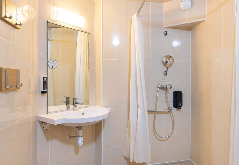 B&B HOTEL LYON St Bonnet Mi-Plaine, Saint-Bonnet-de-Mure, France
