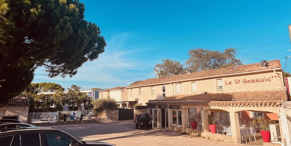 Hotel · Hôtel Le Saint Germain, Pezenas