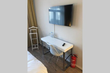 Liverpool · CHILLINGHOUSE # 8, ICE 3 Min. NETFLIX, Siegburg, Germany