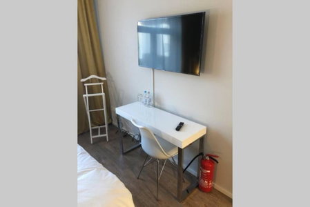 Liverpool · CHILLINGHOUSE # 8, ICE 3 Min. NETFLIX, Siegburg, Germany