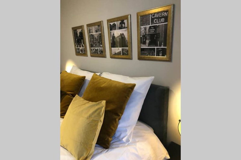 Liverpool · CHILLINGHOUSE # 8, ICE 3 Min. NETFLIX, Siegburg, Germany