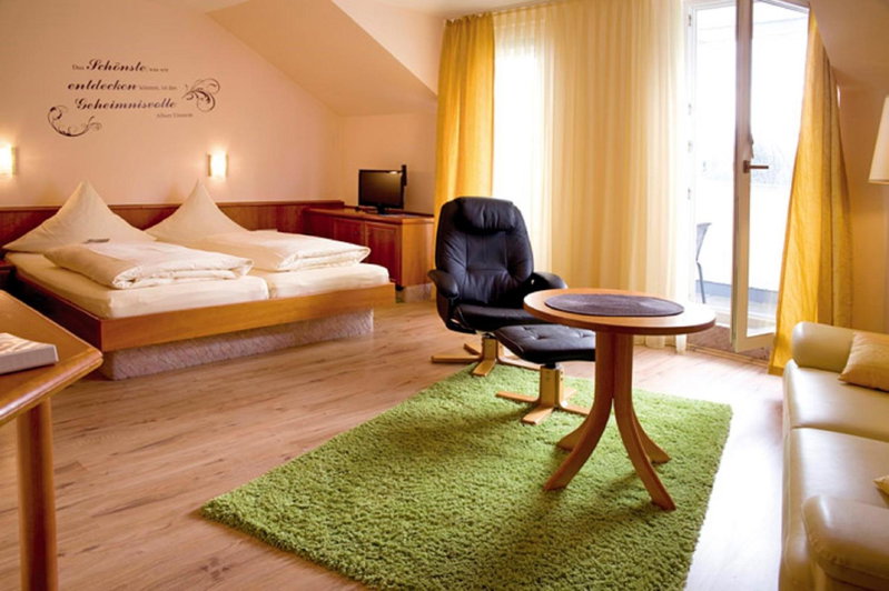 Hotel Restaurant Kurparkblick inkl Pfalzcard, Bad Bergzabern, Germany