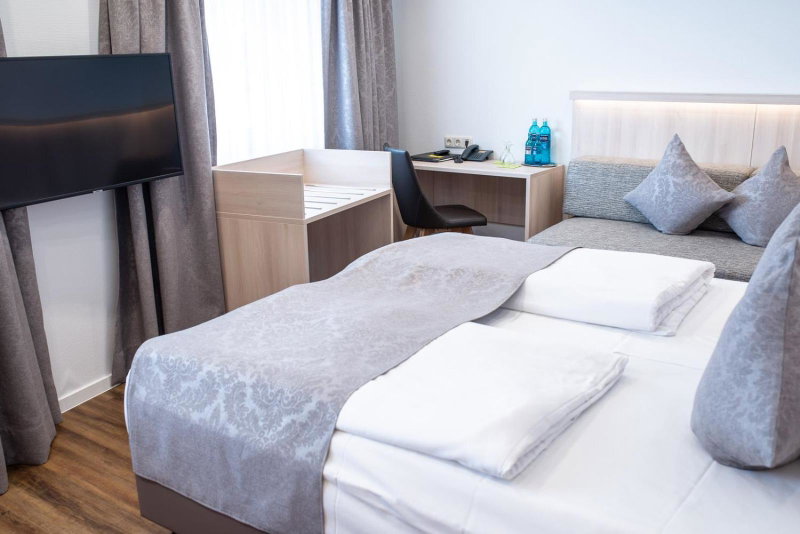 Hotel-Gasthof Weisses Ross, Schwaig bei Nürnberg, Germany