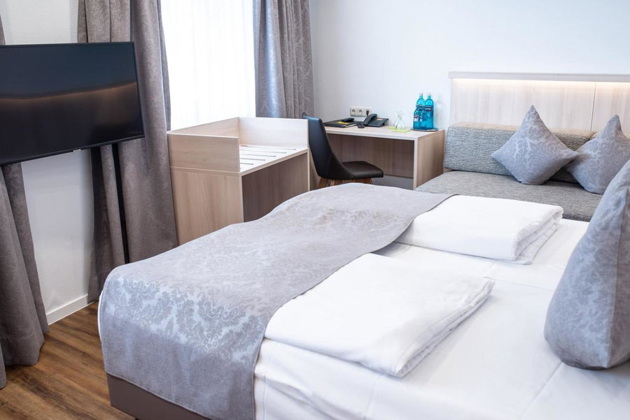 Hotel-Gasthof Weisses Ross, Schwaig bei Nürnberg, Germany