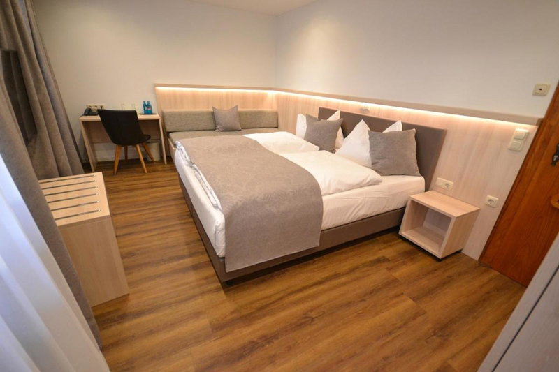 Hotel-Gasthof Weisses Ross, Schwaig bei Nürnberg, Germany