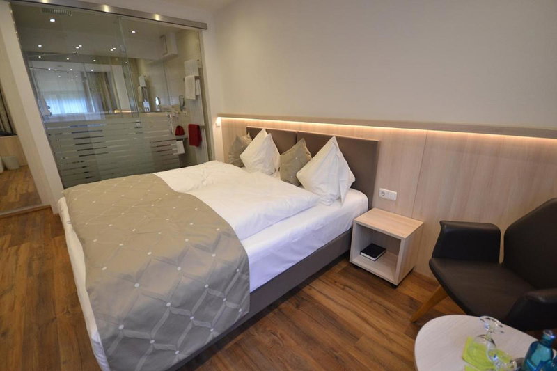 Hotel-Gasthof Weisses Ross, Schwaig bei Nürnberg, Germany