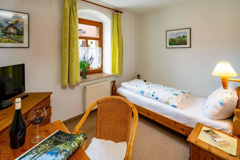 Landhotel Gut Wildberg mit Badeteich und großem Garten, Meißen, Germany