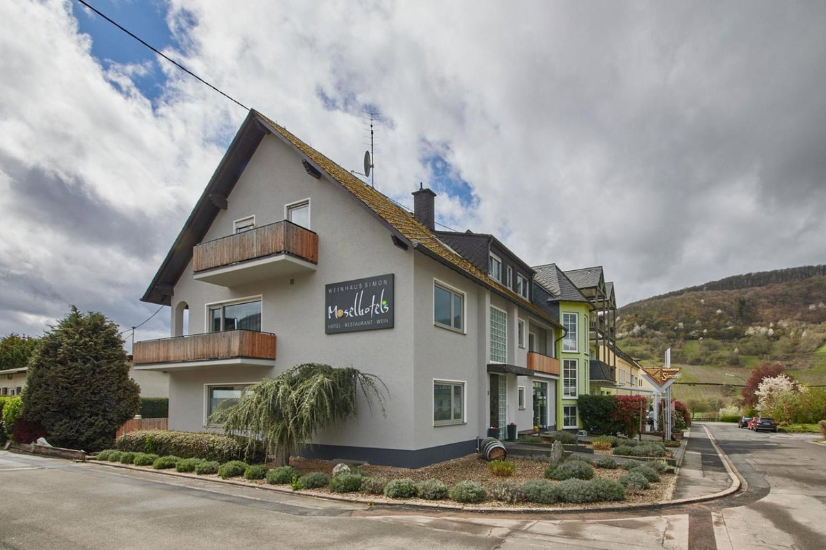 Hotel · Moselhotel Weinhaus Simon `Sauna`Winzerstube`ELadesäule, Wintrich
