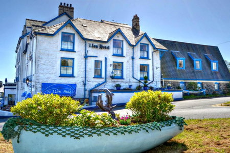 Lion Hotel & Studio Apartments, Criccieth, United Kingdom