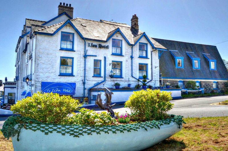 Lion Hotel & Studio Apartments, Criccieth, United Kingdom